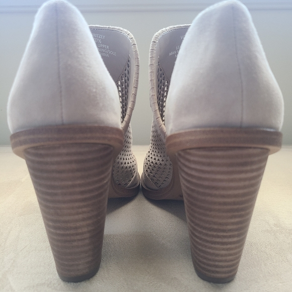 NIB Vince Camuto Fritzey Booties - Picture 4 of 7